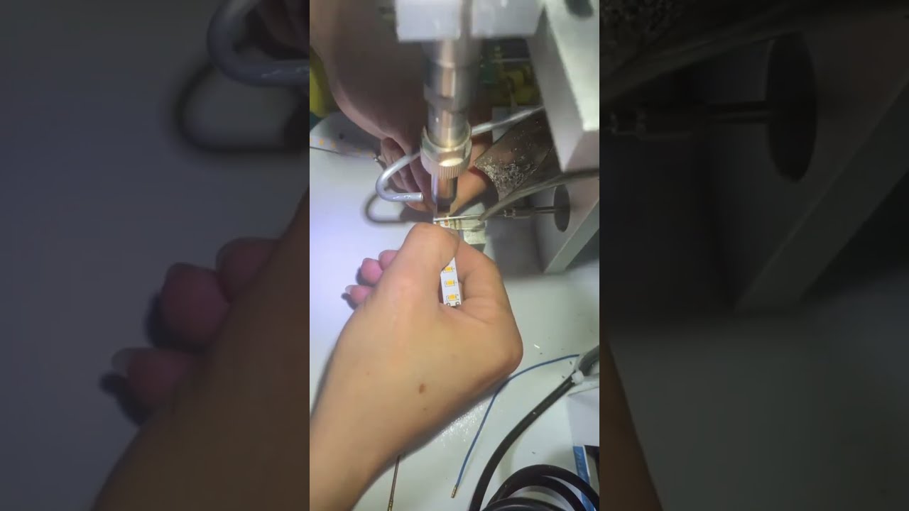 Effektiv semiautomatisk lodde maskine – svejser LED strips, PLC kredsløb og aviation stik